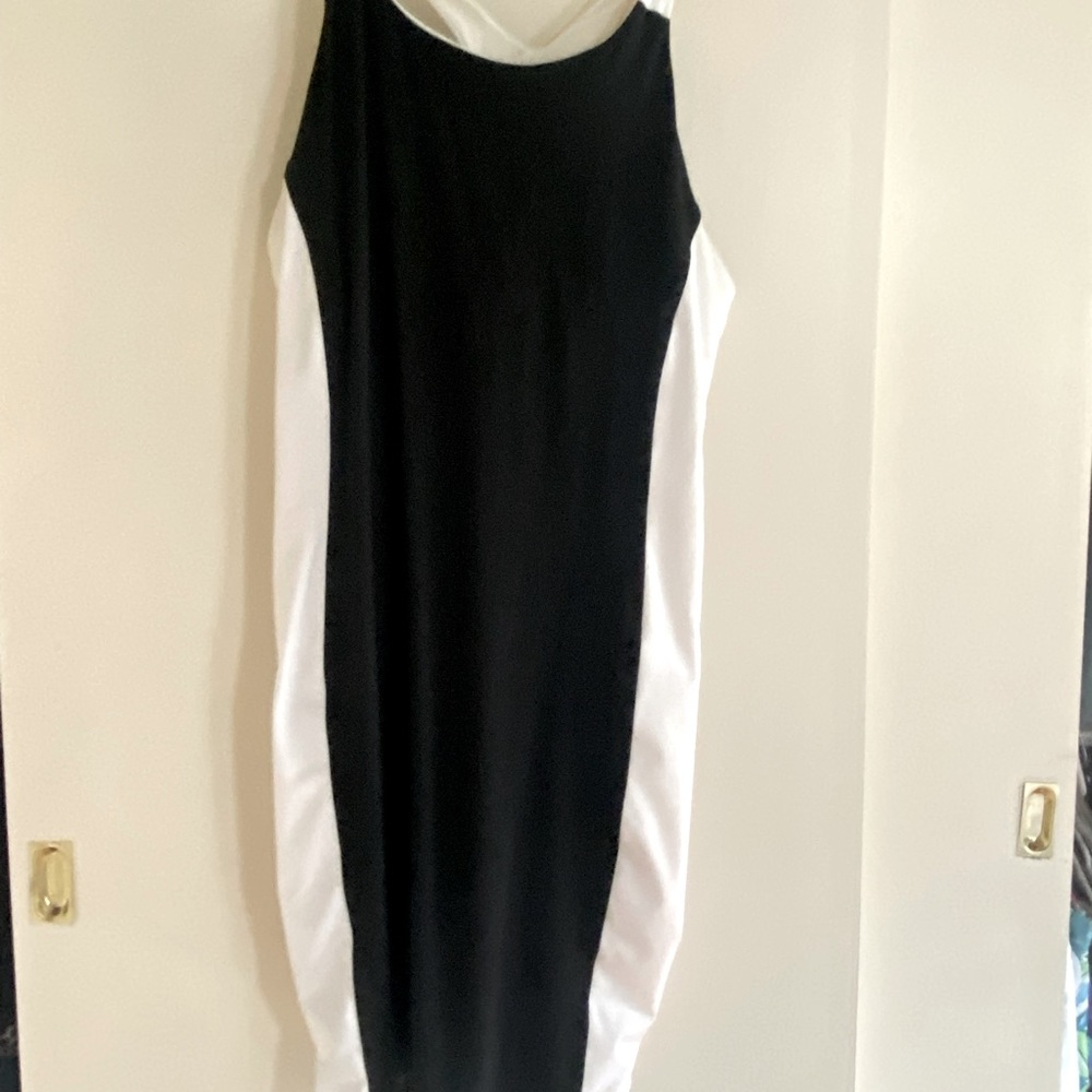 Athleta Black & white Silhouette dress size Large